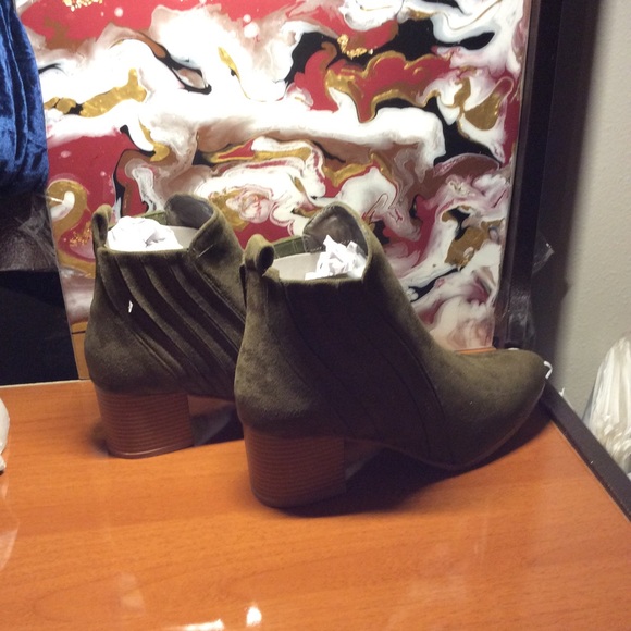 Women's Suede Booties - Picture 5 of 8